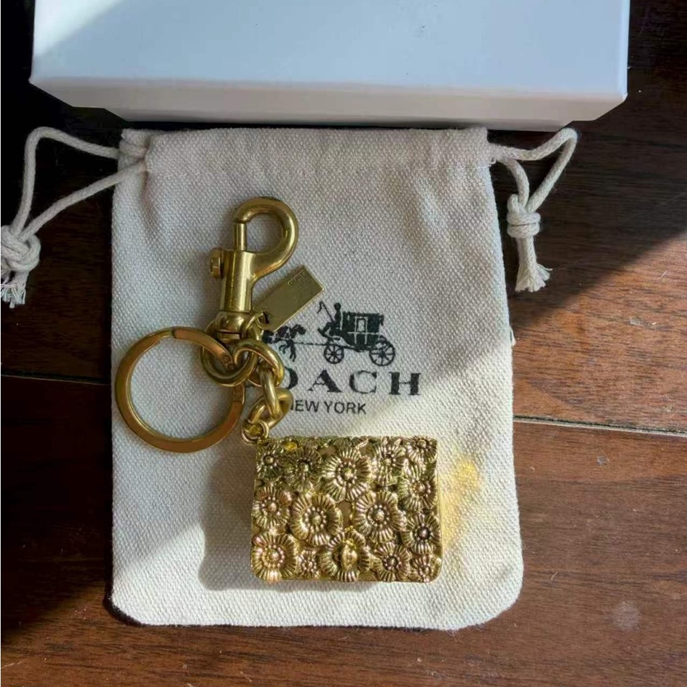 Coach Gold Floral Plaque Key Ring Charm